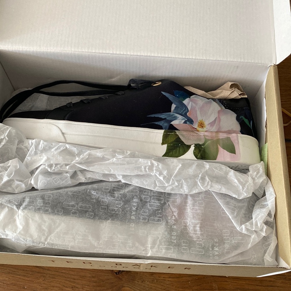 BNIB Ted Baker Rialy Sneakers Size 9 Floral and Black